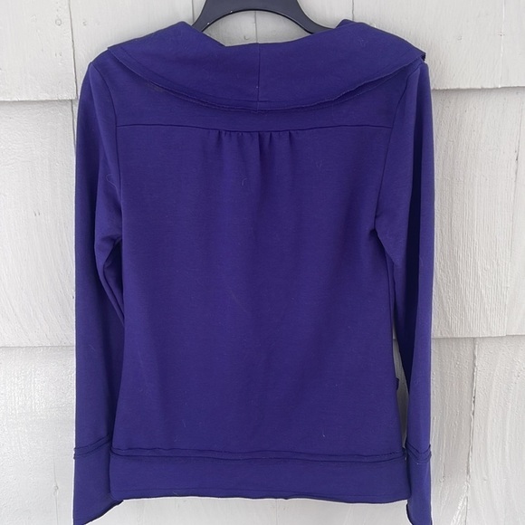 ANNABELLA/FRANCESCA’S purple jacket with oversized buttons - Picture 5 of 6
